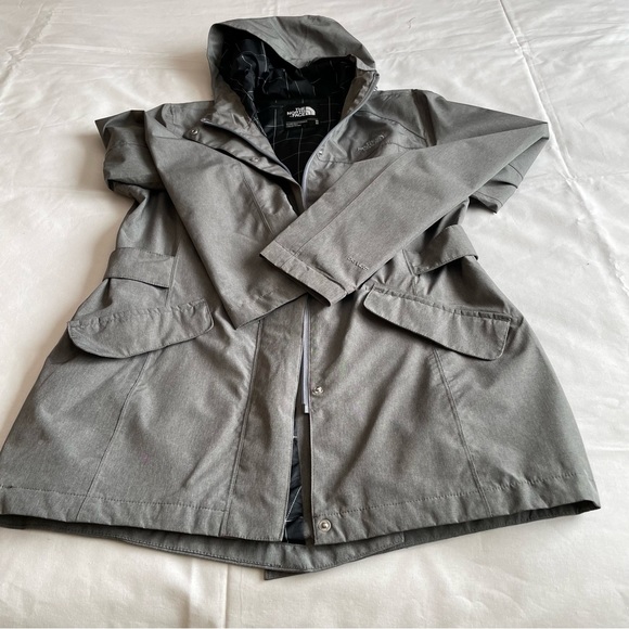 THE NORTH FACE DRYVENT LADIES RAIN/WINDBREAKER JACKET Grey Colour SizeMedium - Picture 9 of 16